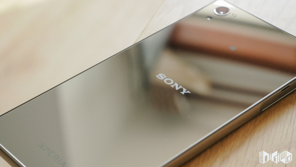 Hoogland inval Frons Xperia Z5 Premium "Back panel" - Reflecting surface — Gizmo Bolt - Exposing  Technology | Social Media & Web.
